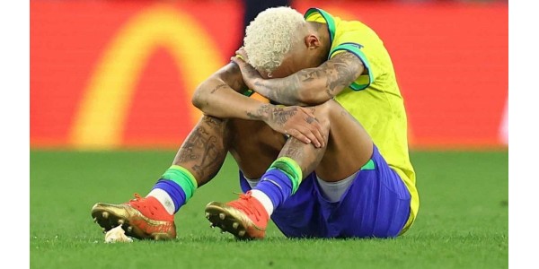 Neymar nerado skida dres Brazila i odlazi Neymar nerado skida dres Brazila i odlazi